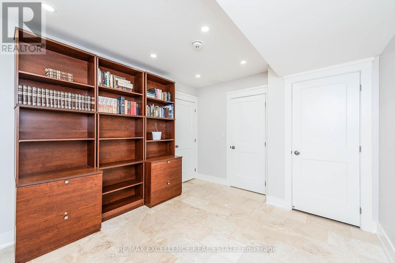 8949 MISSISSAUGA ROAD Image 14