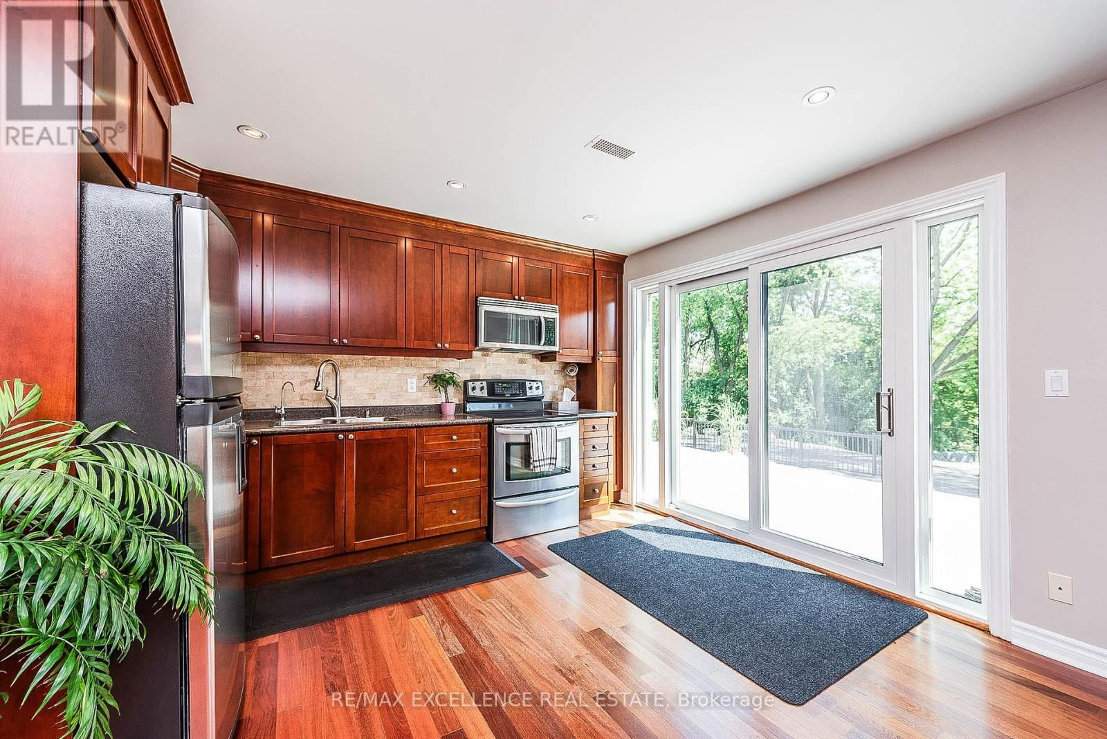 8949 MISSISSAUGA ROAD Image 35