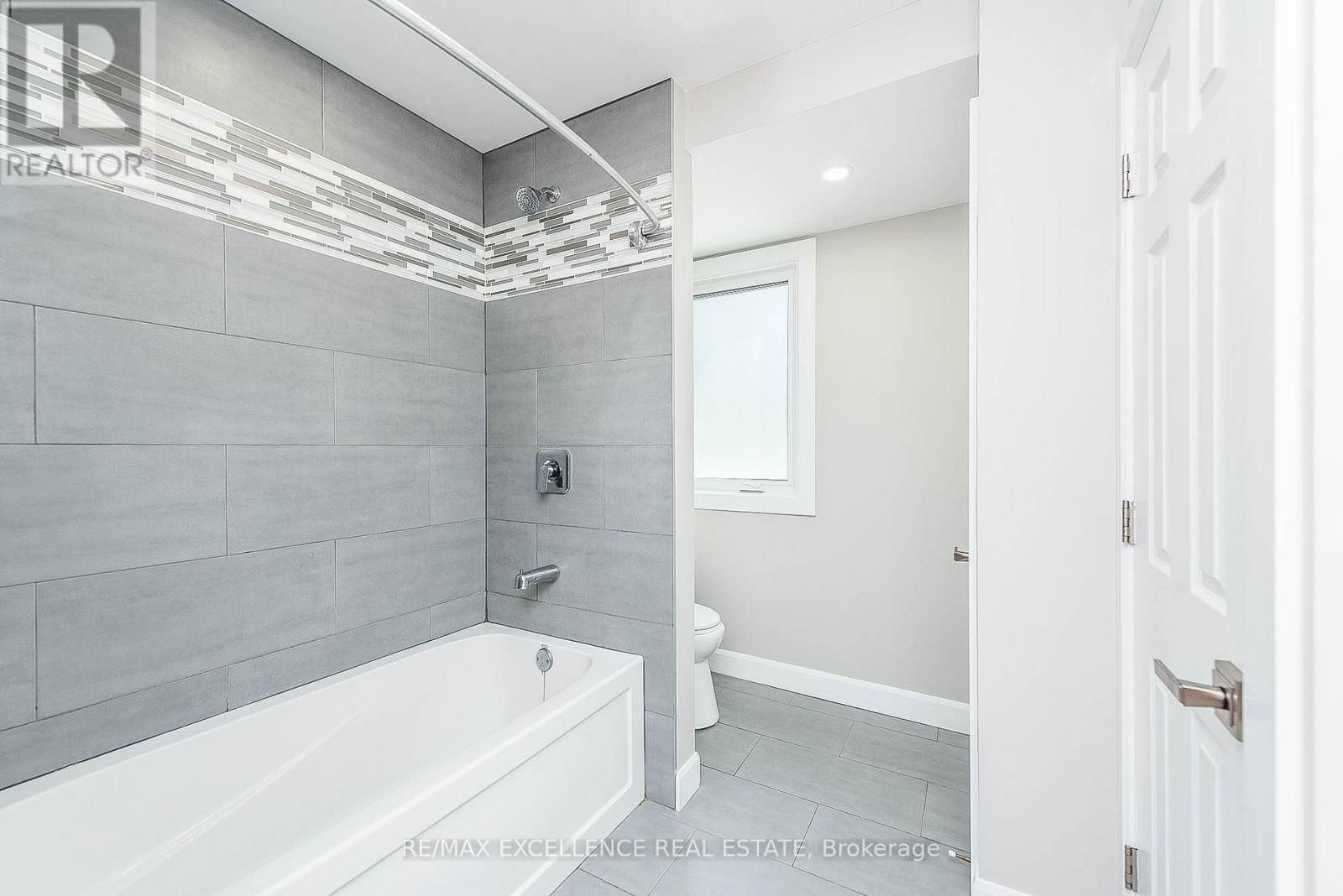 8949 MISSISSAUGA ROAD Image 37