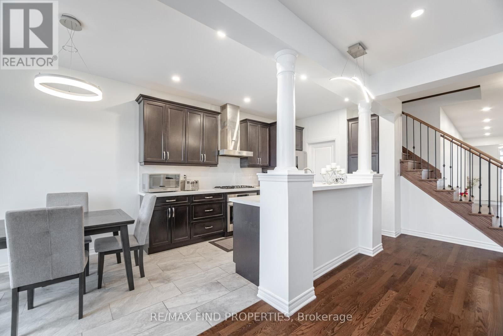 1554 CLITHEROW STREET Image 18