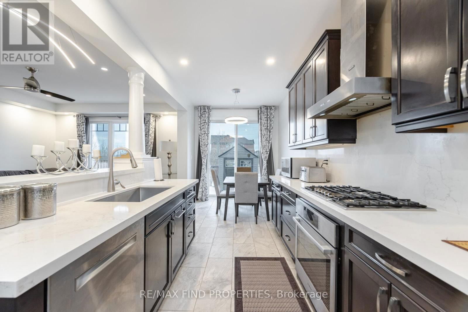 1554 CLITHEROW STREET Image 20