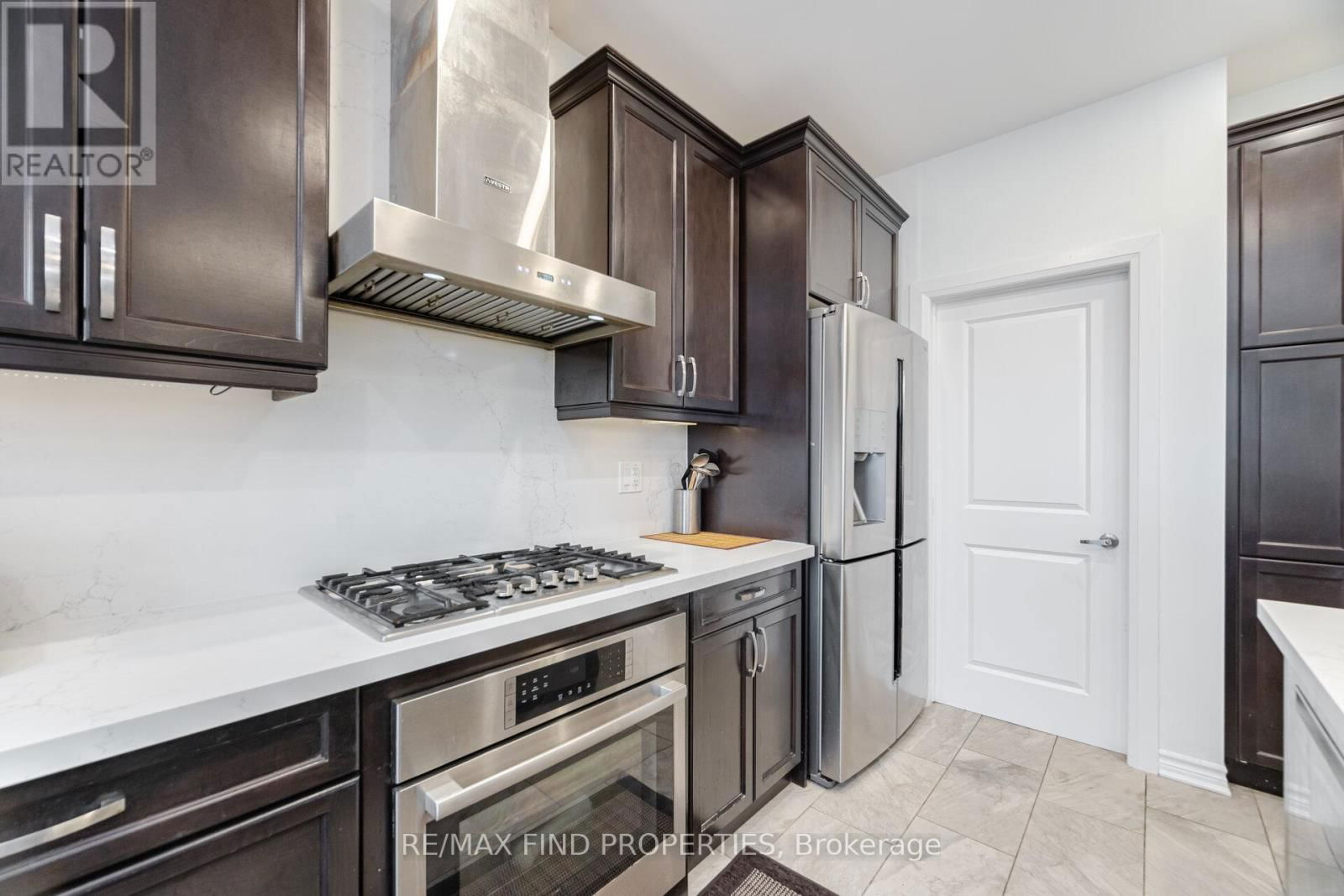 1554 CLITHEROW STREET Image 22