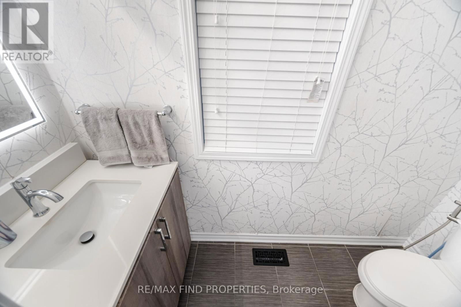 1554 CLITHEROW STREET Image 23