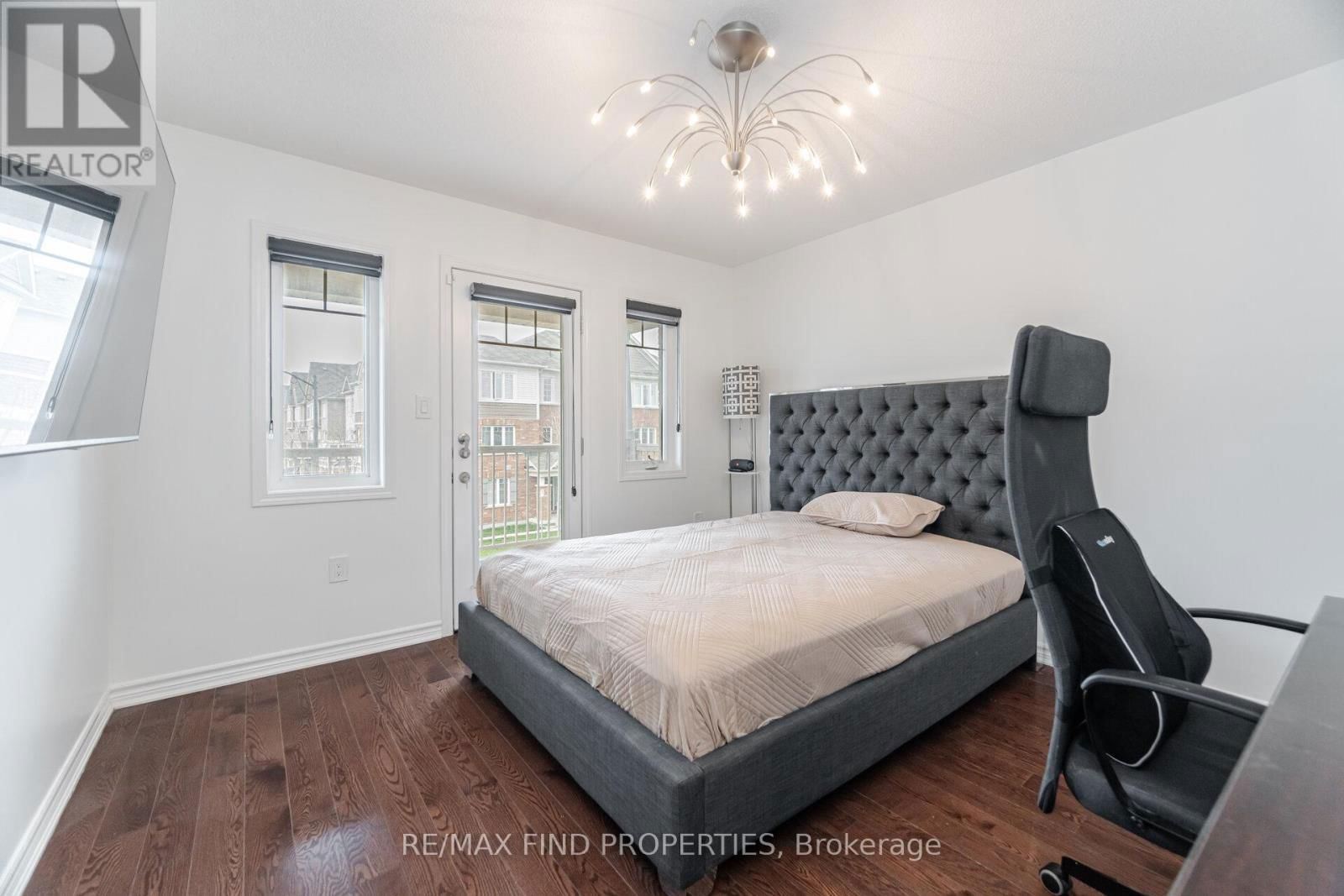 1554 CLITHEROW STREET Image 28