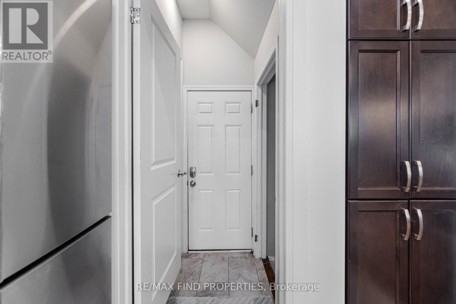 1554 CLITHEROW STREET Image 34