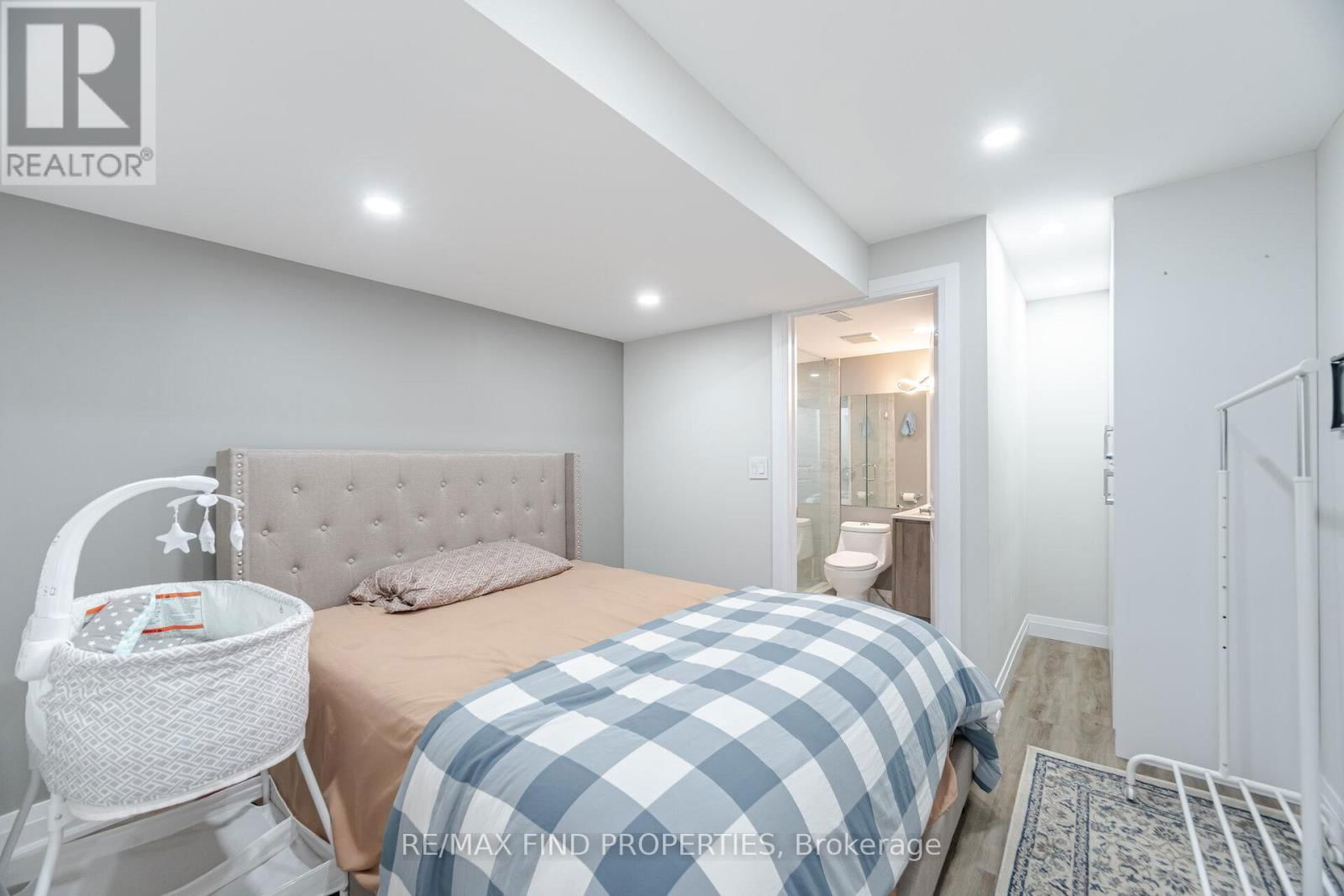 1554 CLITHEROW STREET Image 36