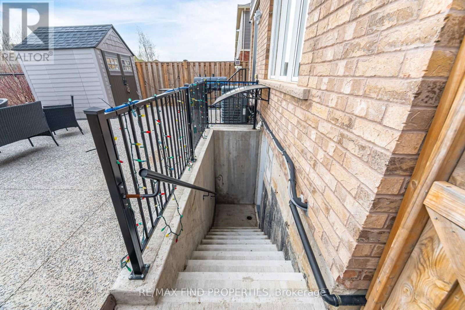 1554 CLITHEROW STREET Image 39