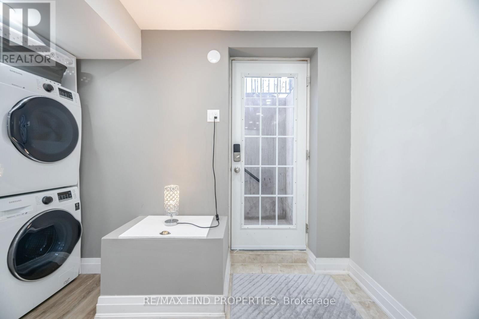 1554 CLITHEROW STREET Image 40