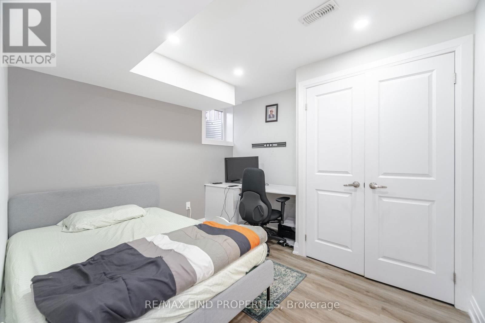 1554 CLITHEROW STREET Image 43