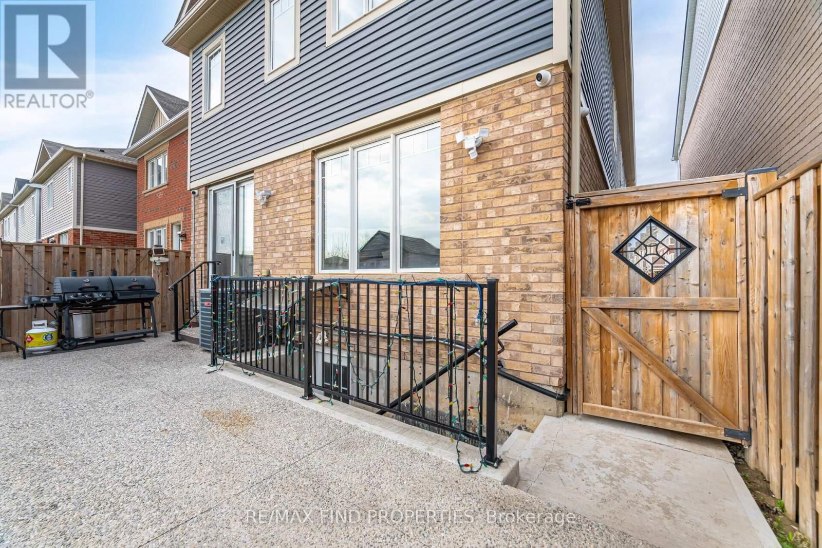 1554 CLITHEROW STREET Image 45