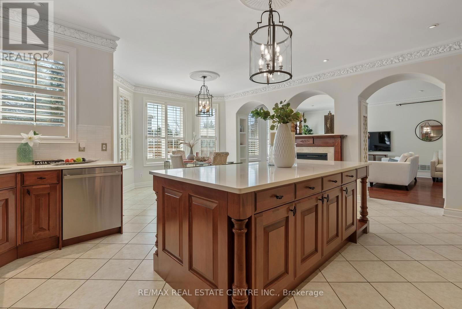 819 CANYON STREET Image 14