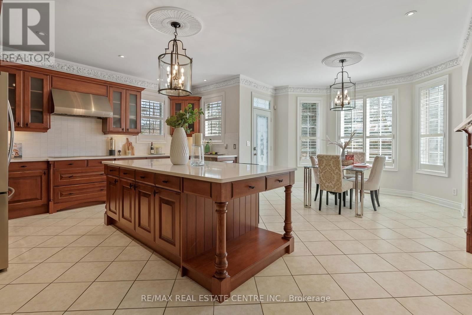 819 CANYON STREET Image 15