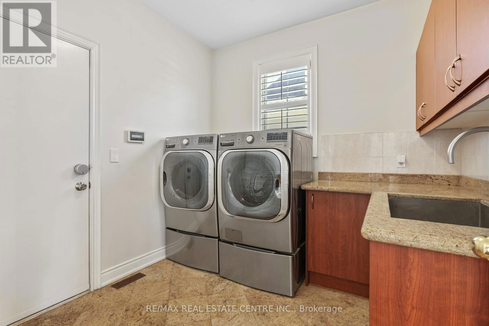 819 CANYON STREET Image 18