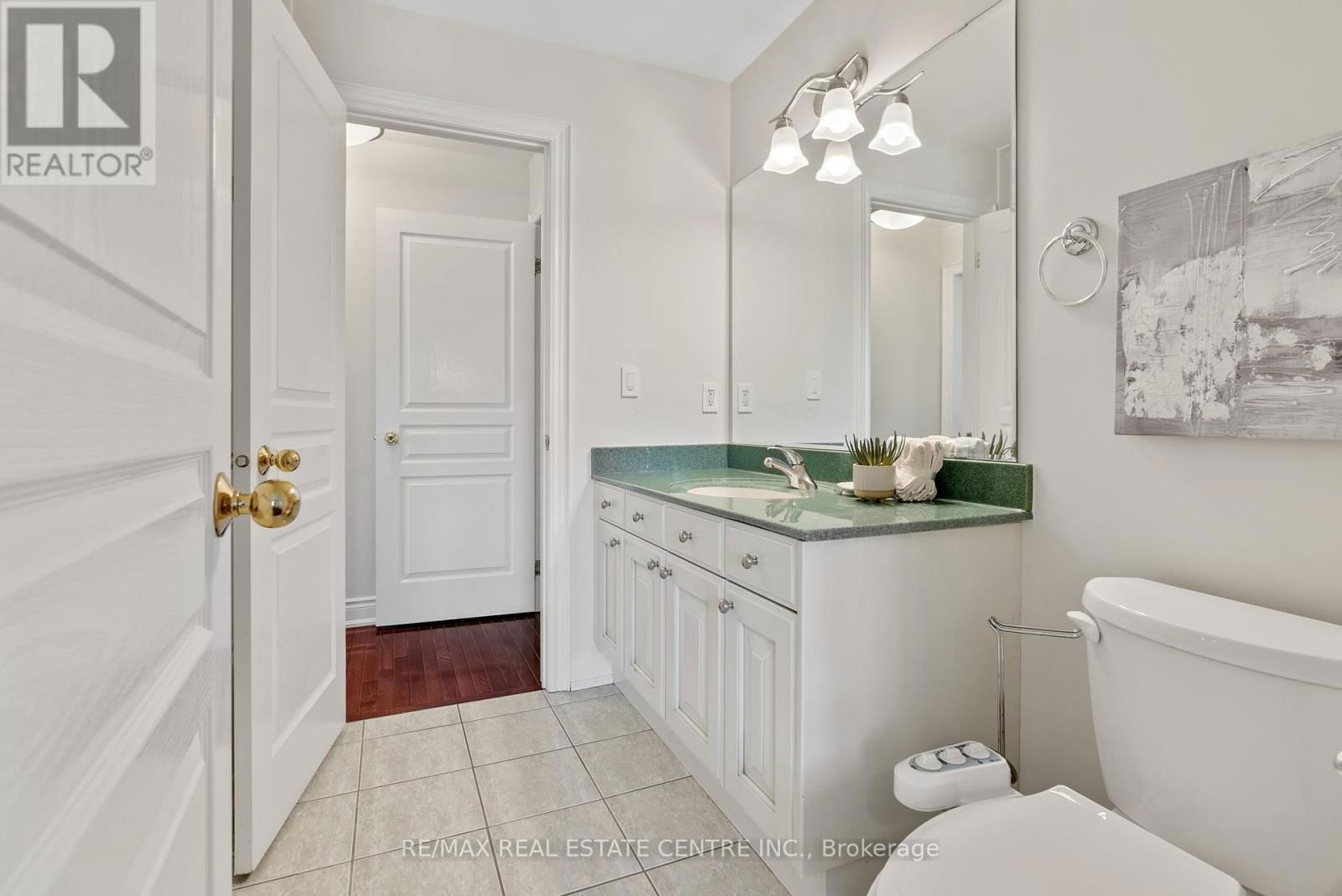 819 CANYON STREET Image 30