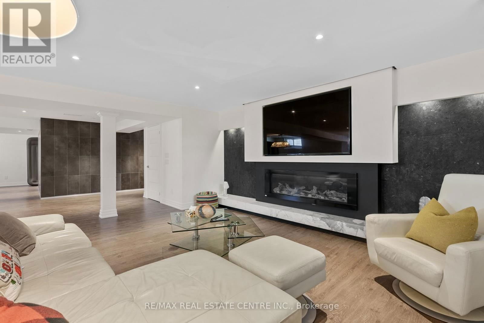 819 CANYON STREET Image 41