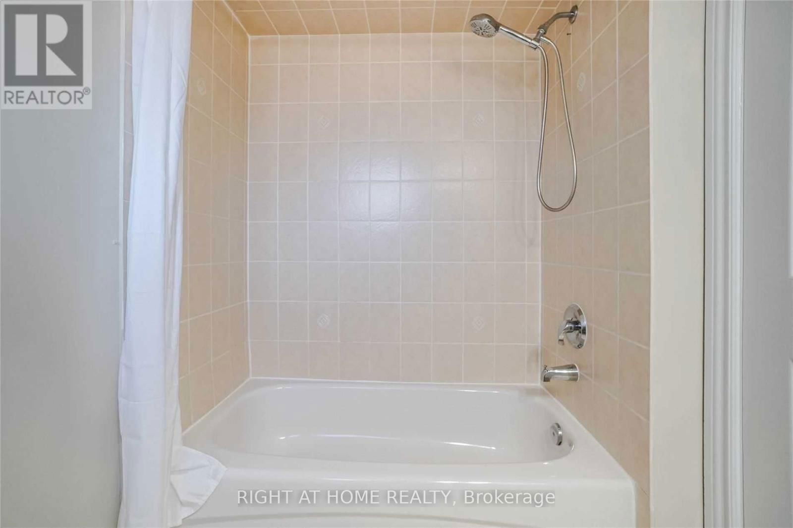 7438 MAGISTRATE (LOWER) TERRACE Image 6