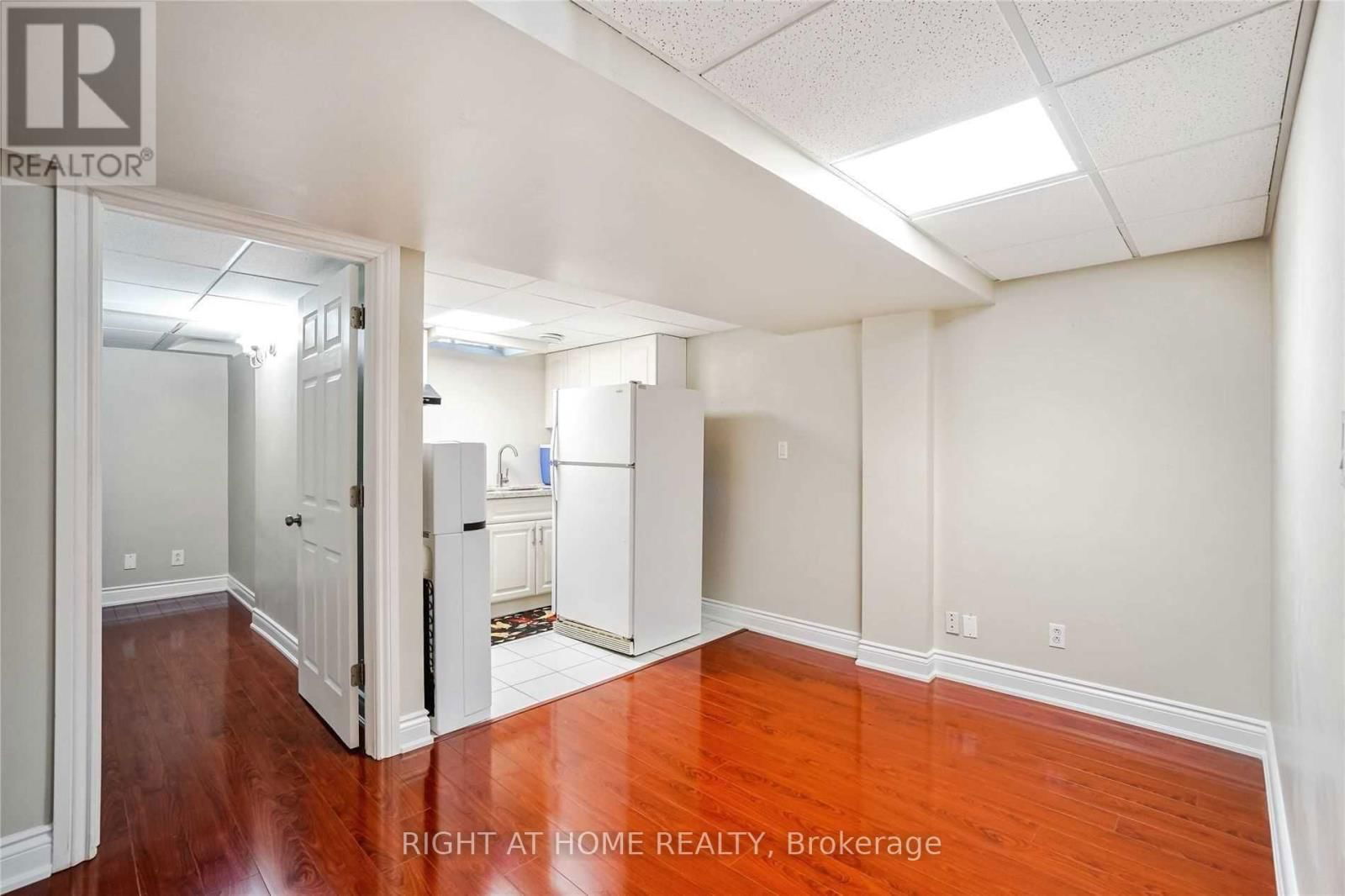 7438 MAGISTRATE (LOWER) TERRACE Image 8