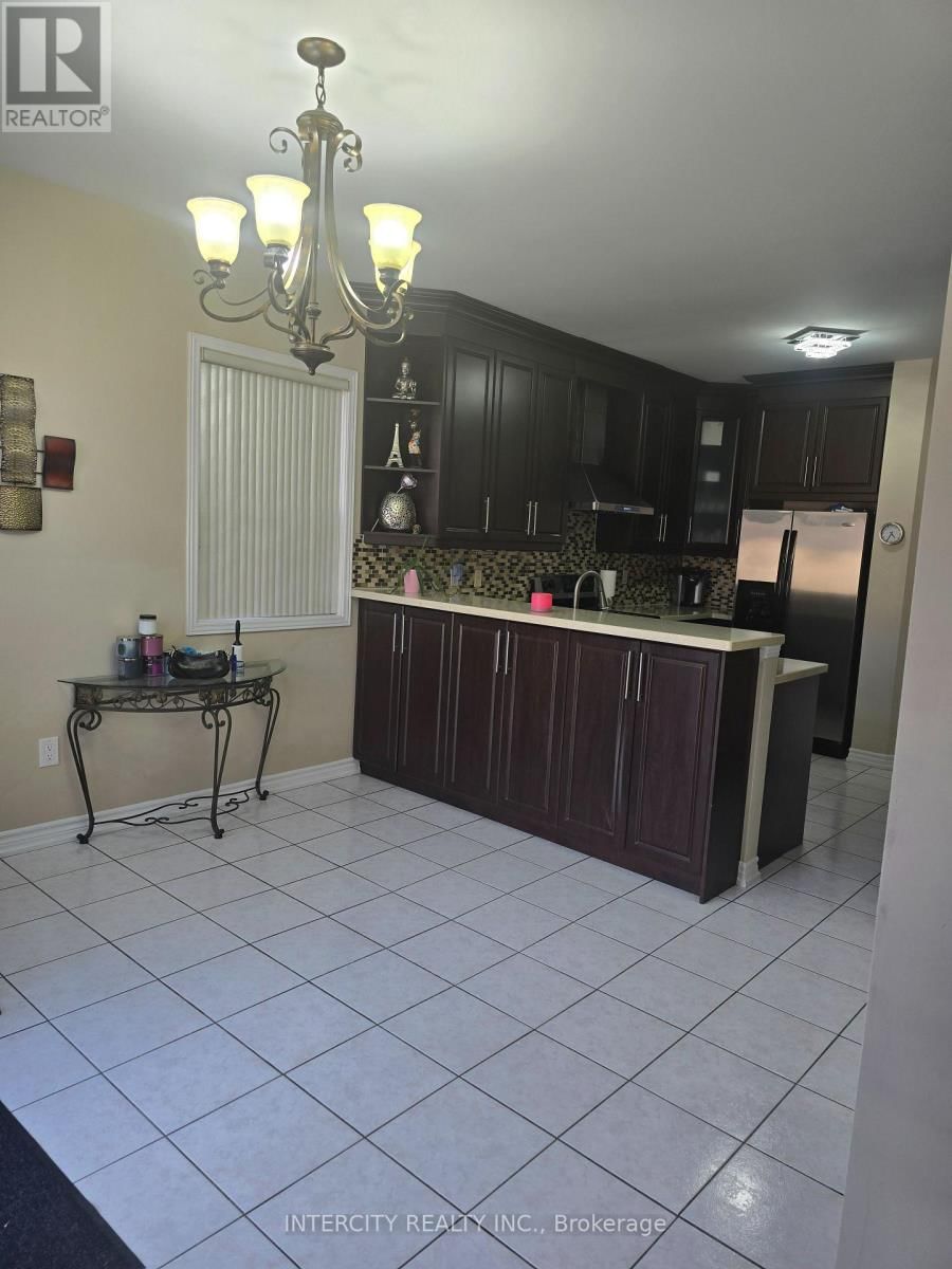 27 ZIA DODDA CRESCENT Image 13