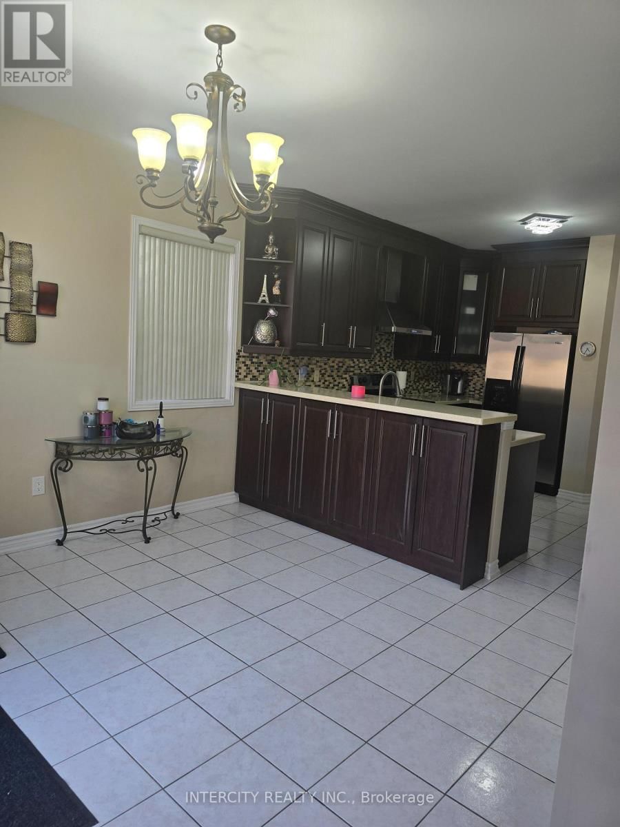 27 ZIA DODDA CRESCENT Image 14