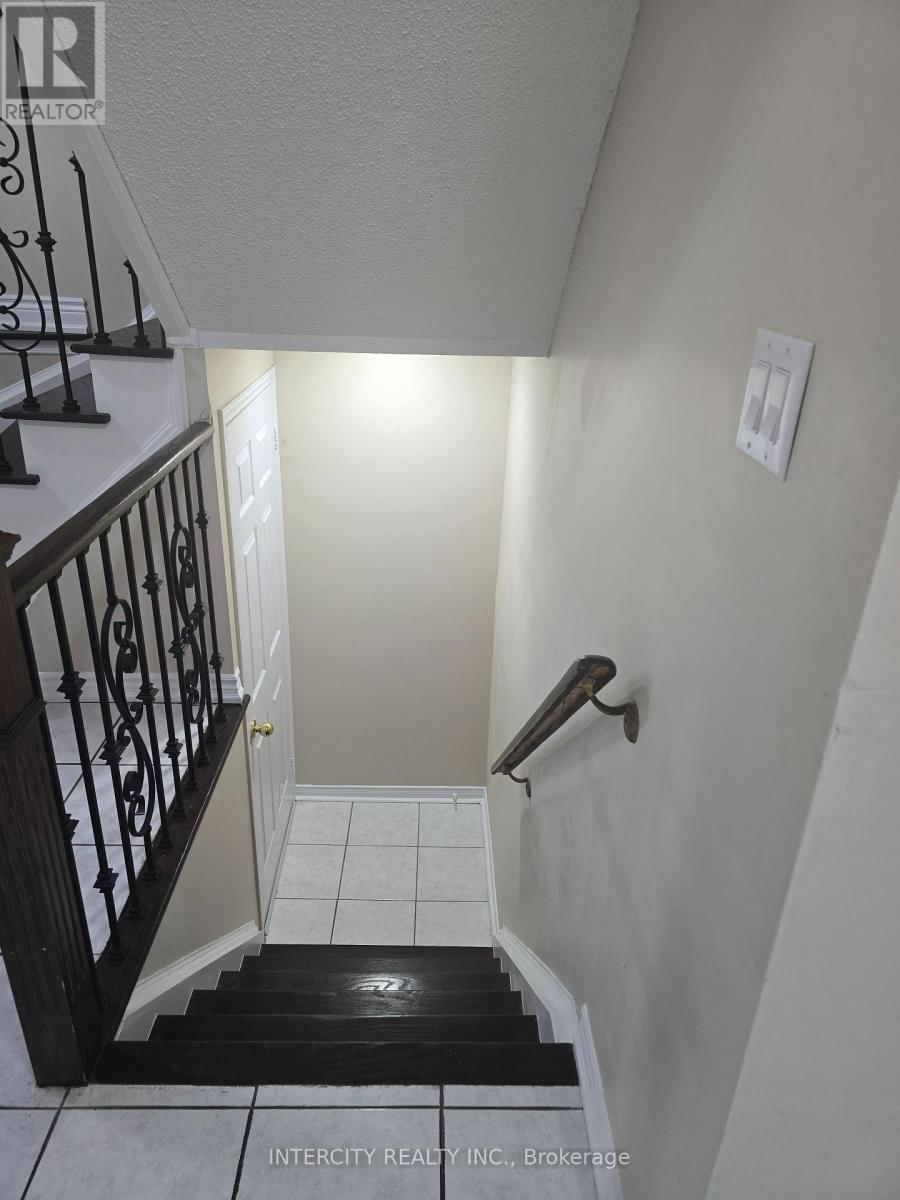 27 ZIA DODDA CRESCENT Image 7