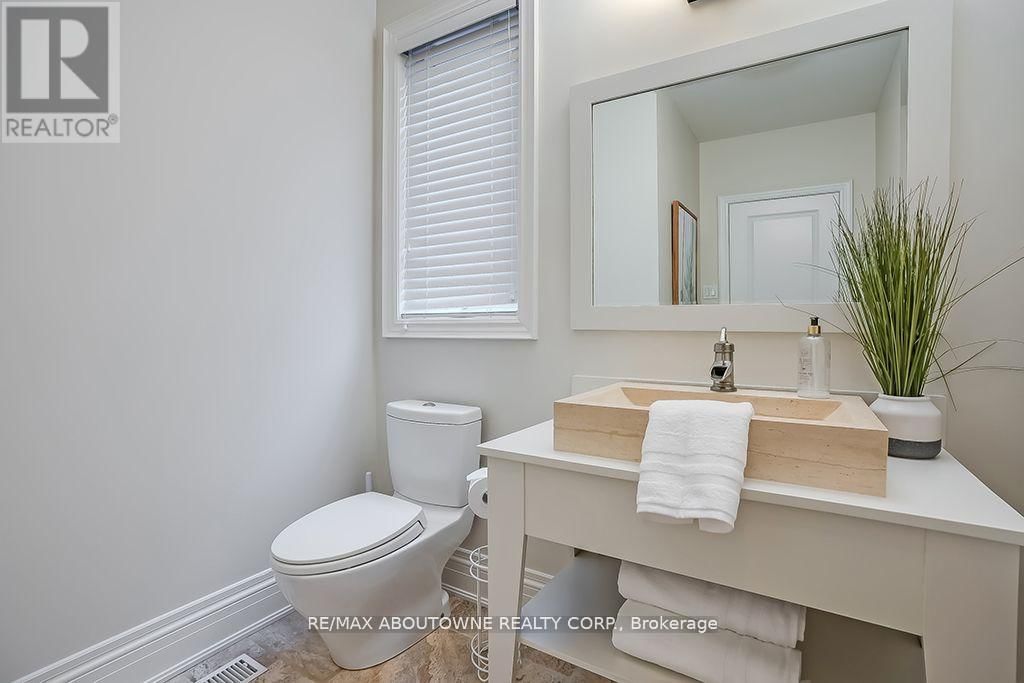 393 CLAREMONT CRESCENT Image 20