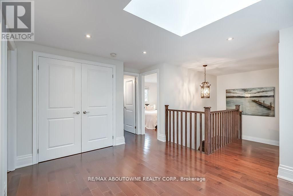 393 CLAREMONT CRESCENT Image 22
