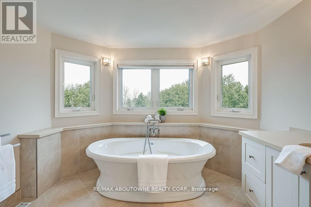 393 CLAREMONT CRESCENT Image 28