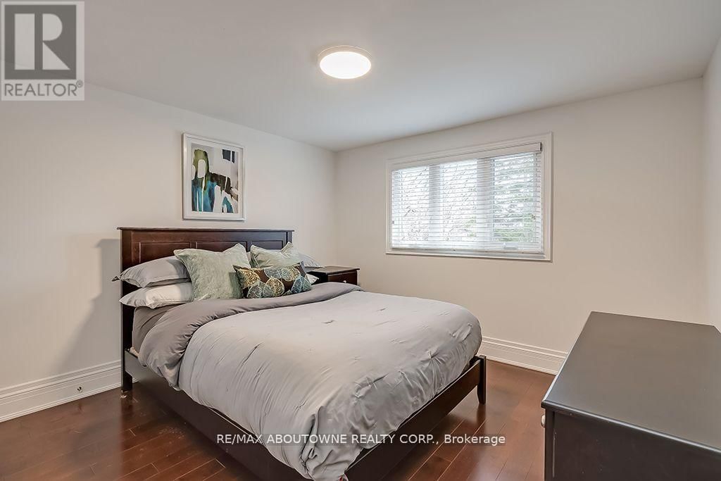 393 CLAREMONT CRESCENT Image 32