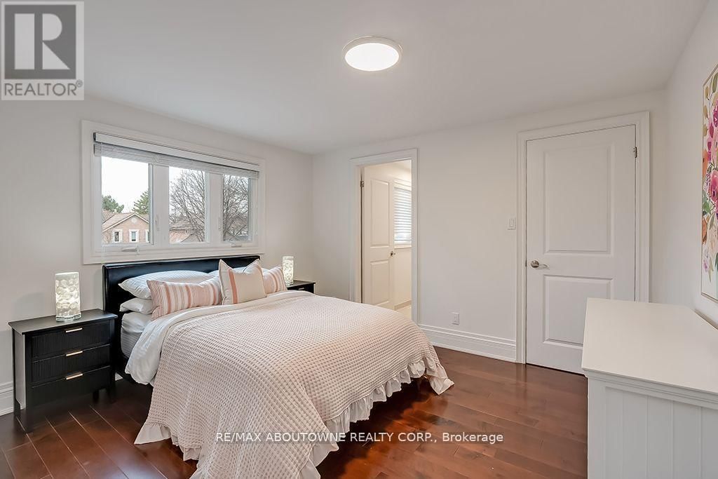 393 CLAREMONT CRESCENT Image 34