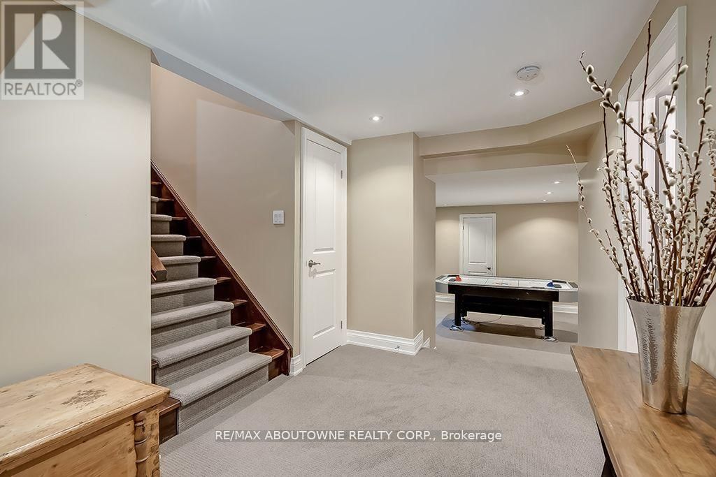 393 CLAREMONT CRESCENT Image 36