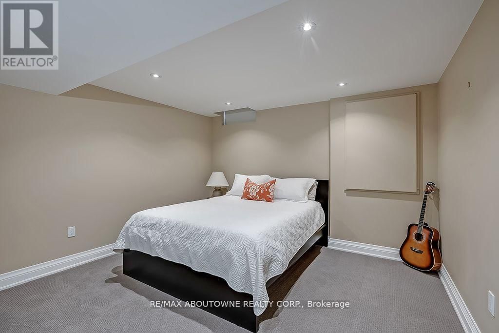 393 CLAREMONT CRESCENT Image 37