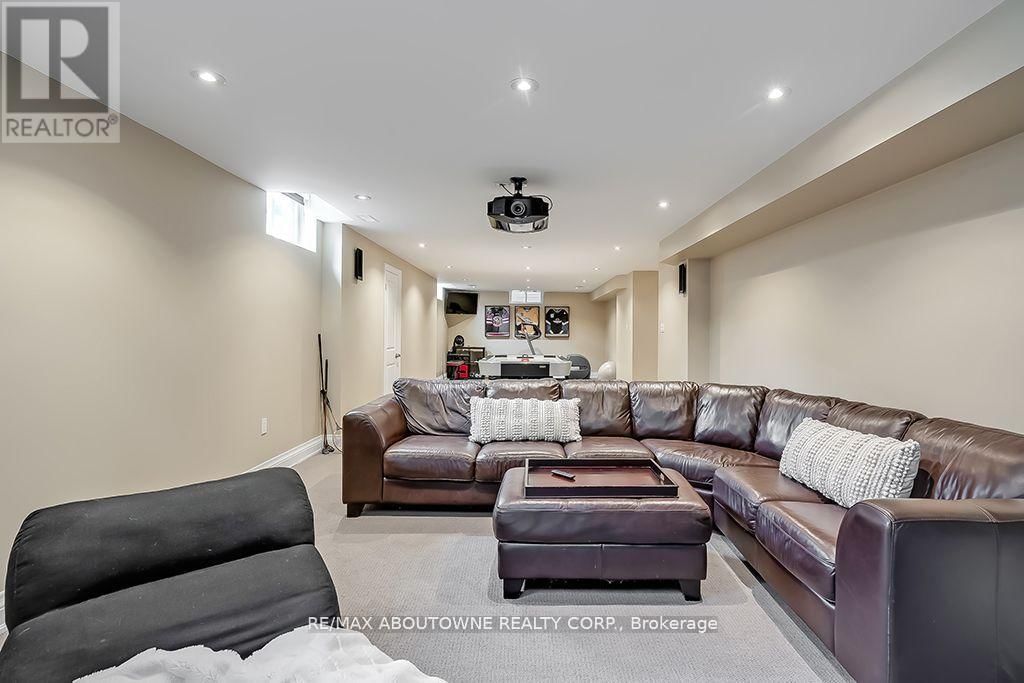 393 CLAREMONT CRESCENT Image 40