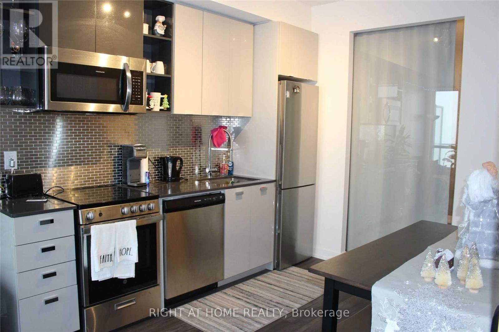 1009 - 10 DE BOERS DRIVE Image 2