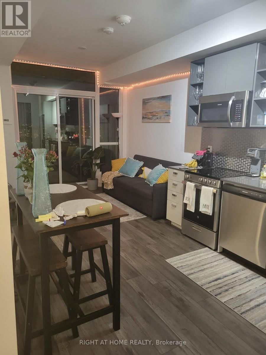 1009 - 10 DE BOERS DRIVE Image 3
