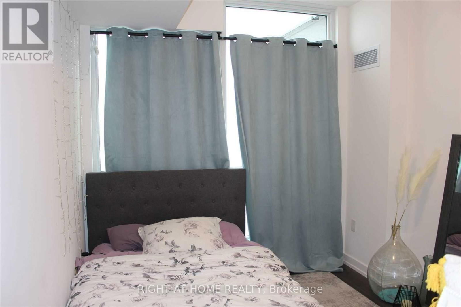 1009 - 10 DE BOERS DRIVE Image 4