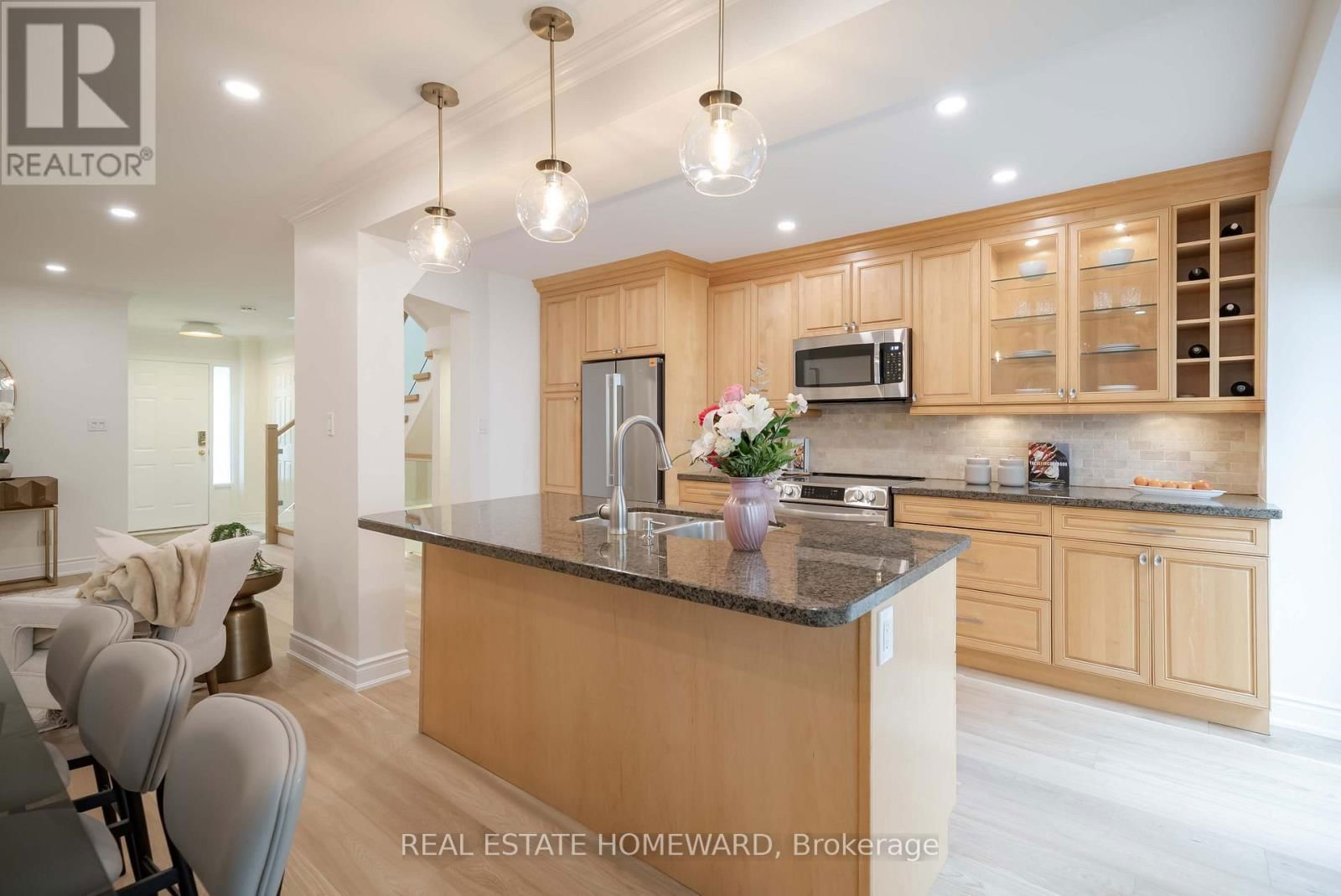 2 - 2314 MARINE DRIVE Image 10