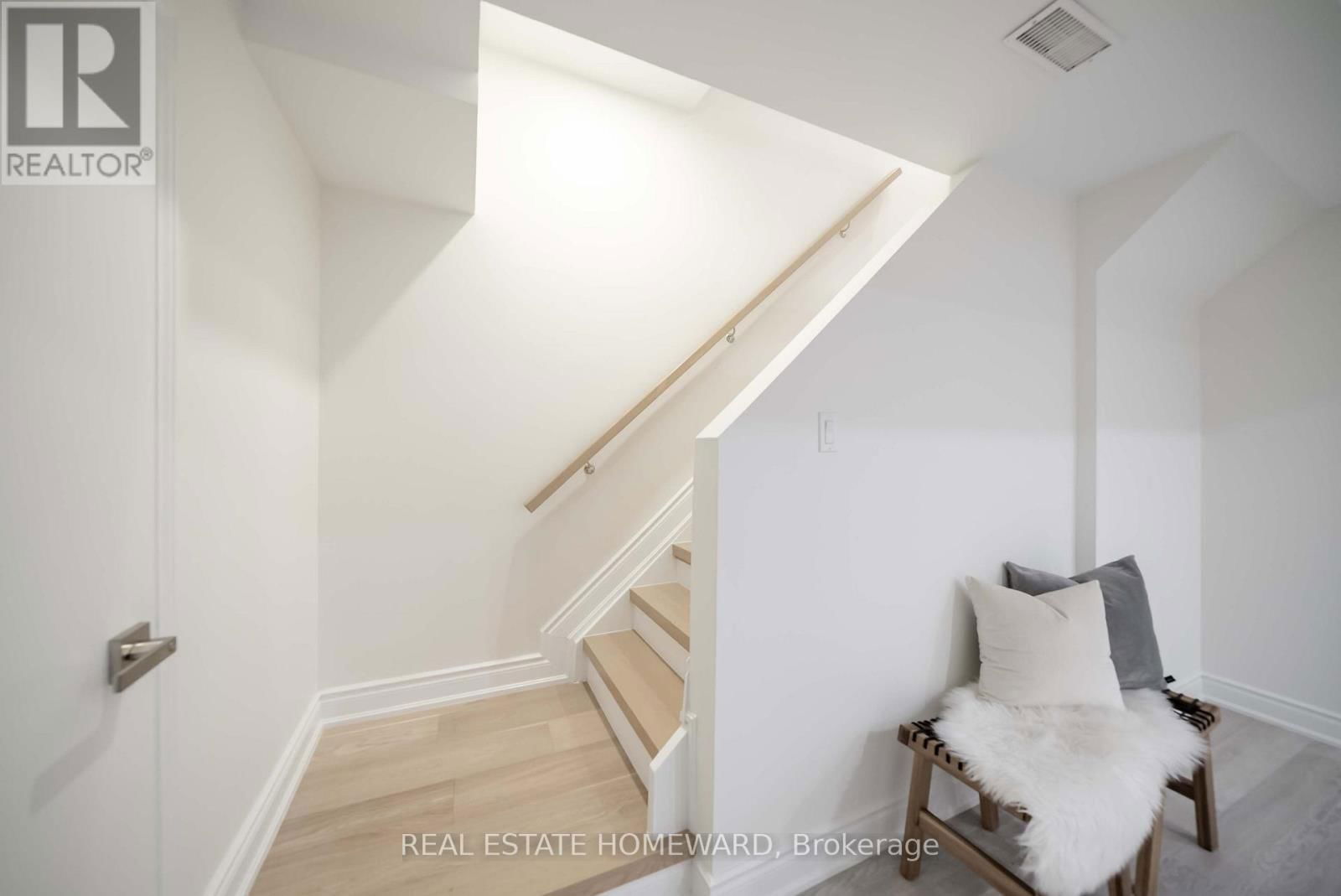 2 - 2314 MARINE DRIVE Image 27