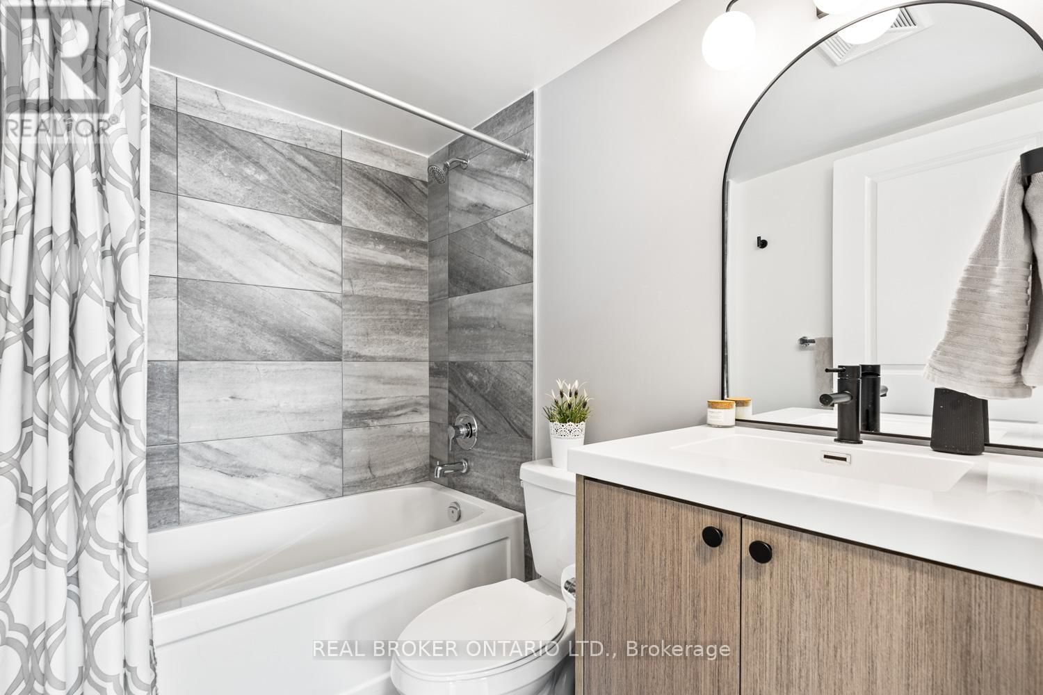 105 - 155 DOWNSVIEW PARK BOULEVARD Image 28
