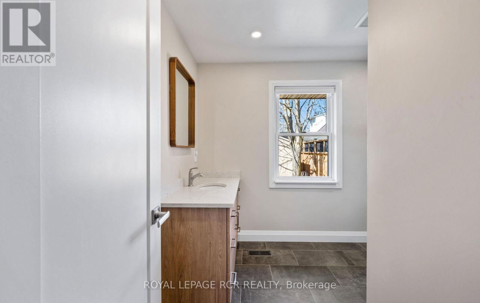 10 FAULKNER STREET Image 25