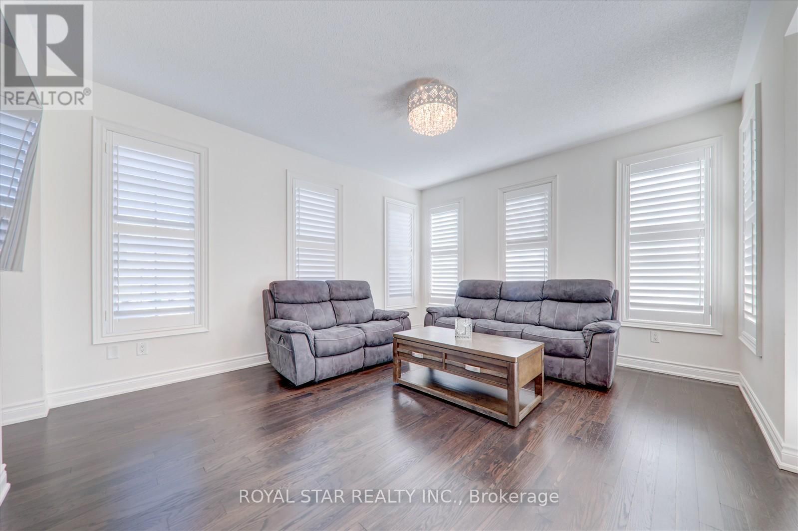 16 VETCH STREET Image 10