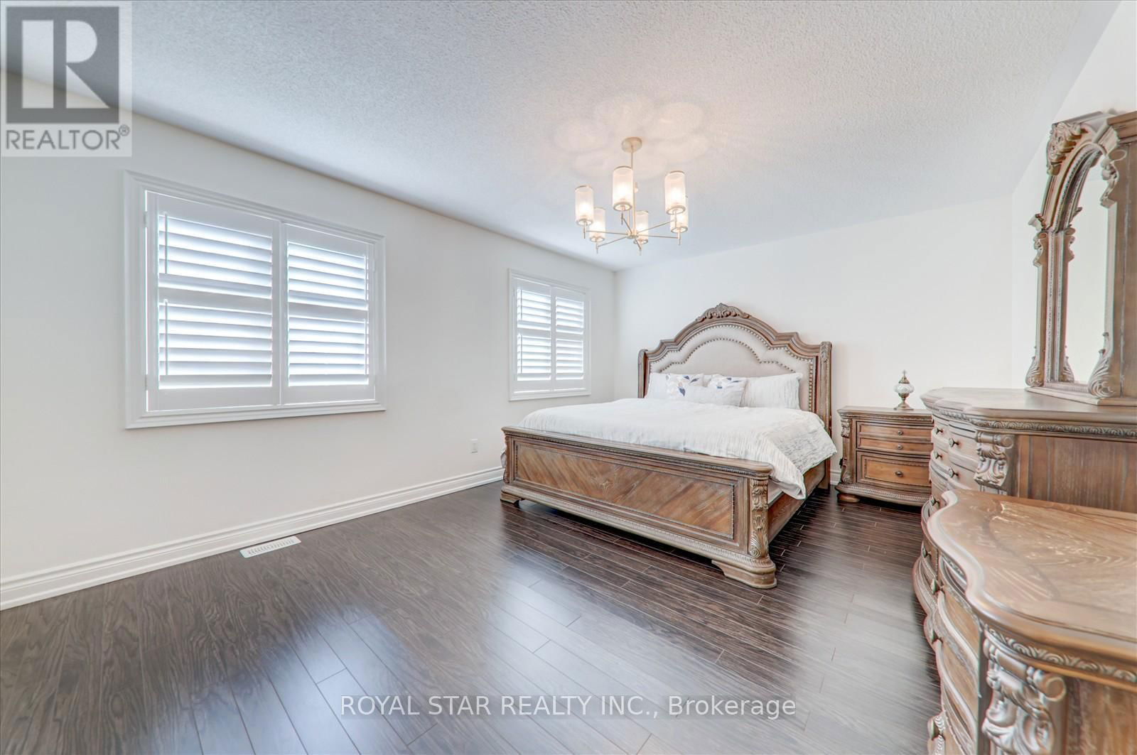 16 VETCH STREET Image 19