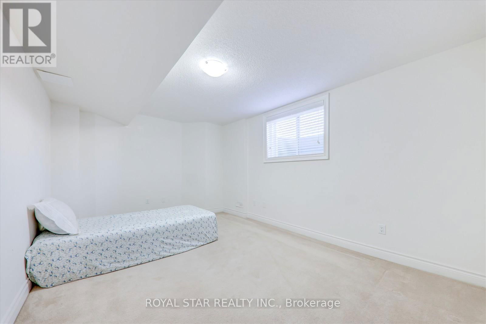 16 VETCH STREET Image 38