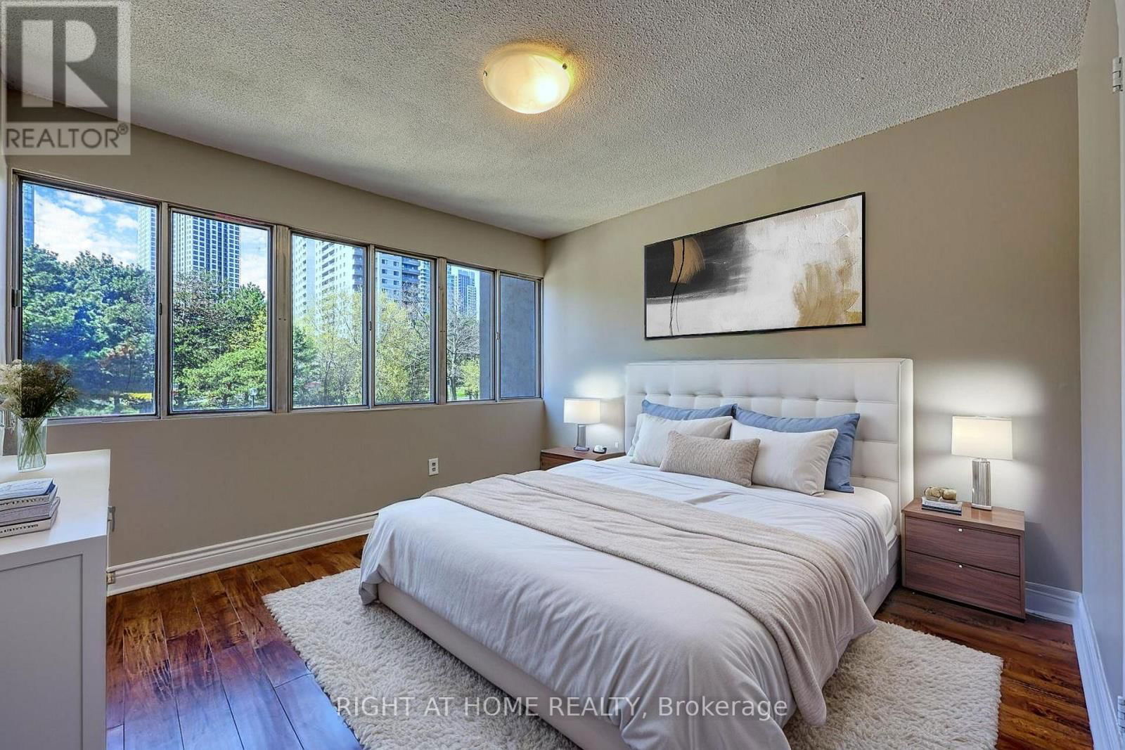205 - 1580 MISSISSAUGA VALLEY Image 17
