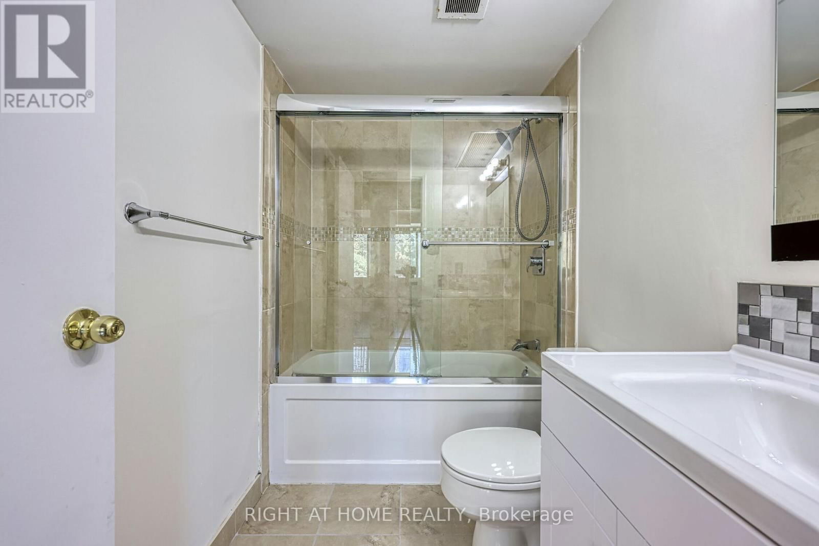 205 - 1580 MISSISSAUGA VALLEY Image 19