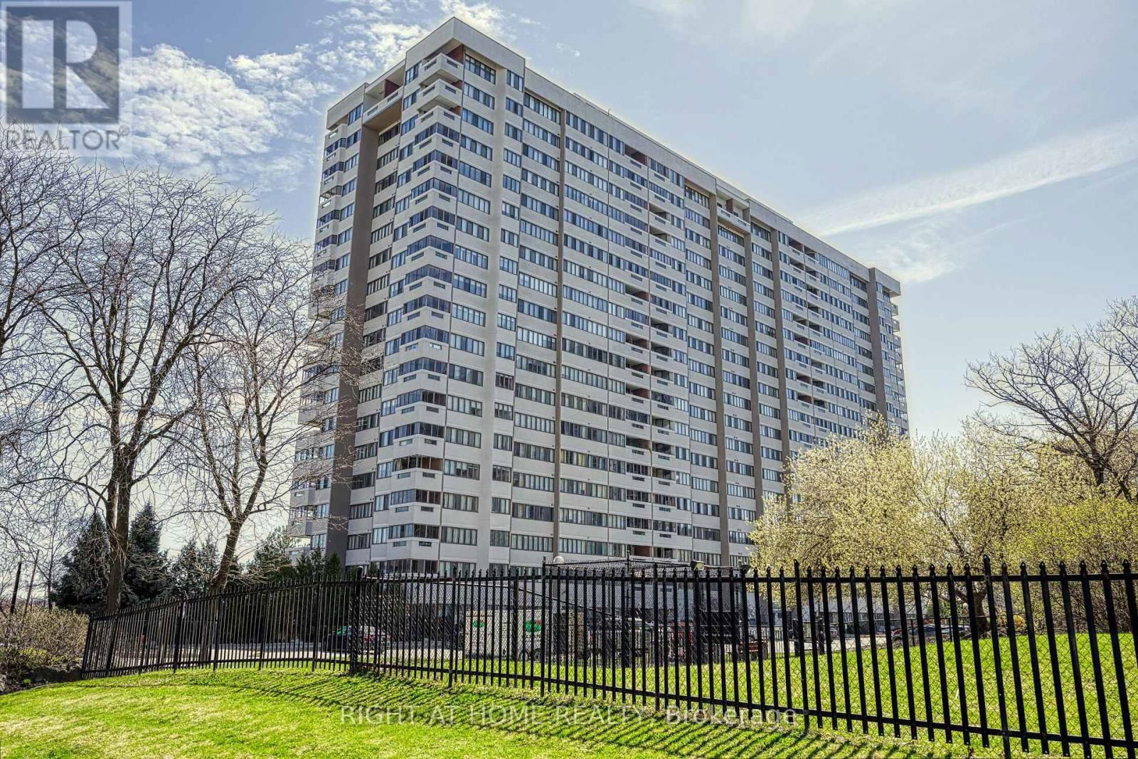 205 - 1580 MISSISSAUGA VALLEY Image 3