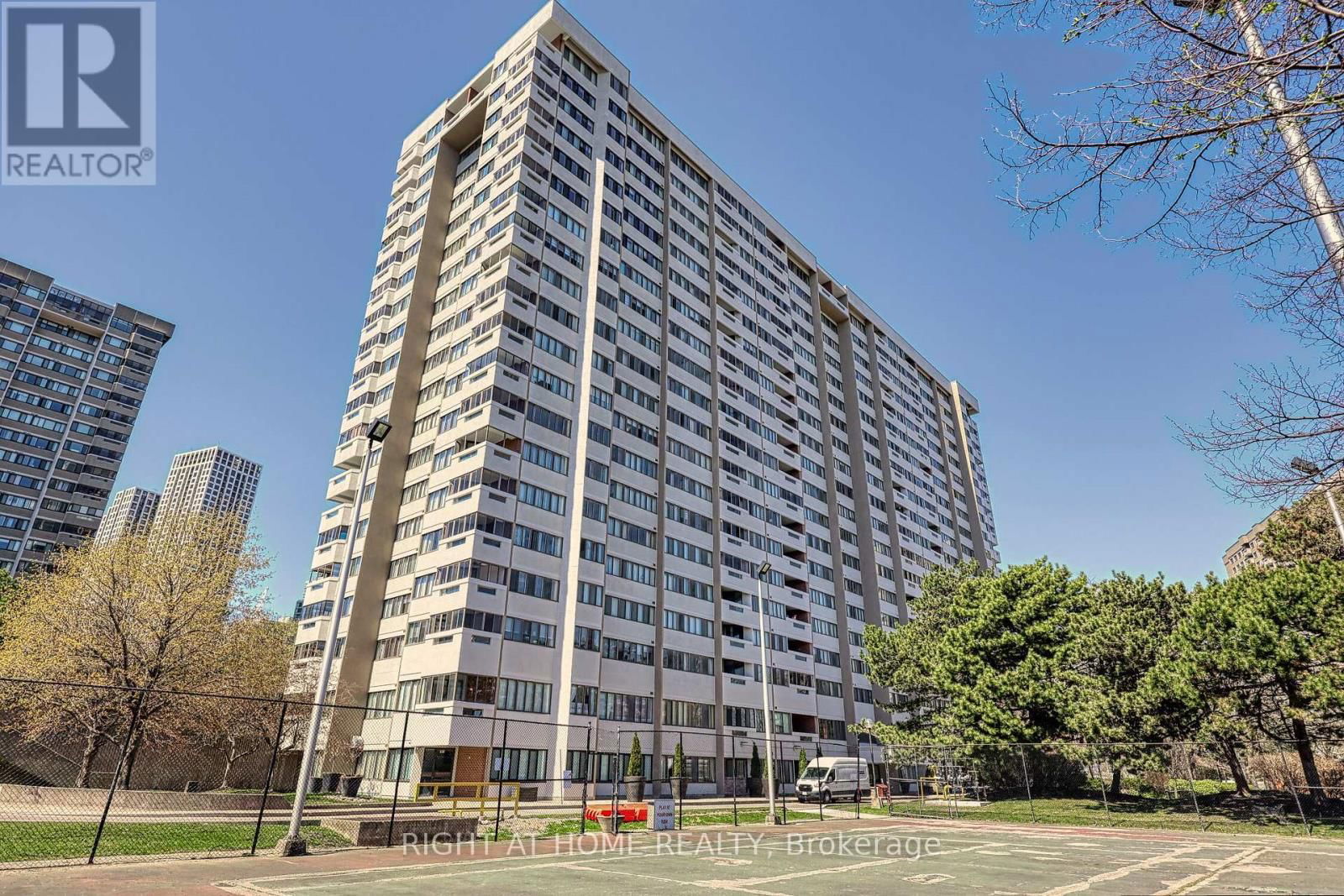 205 - 1580 MISSISSAUGA VALLEY Image 4