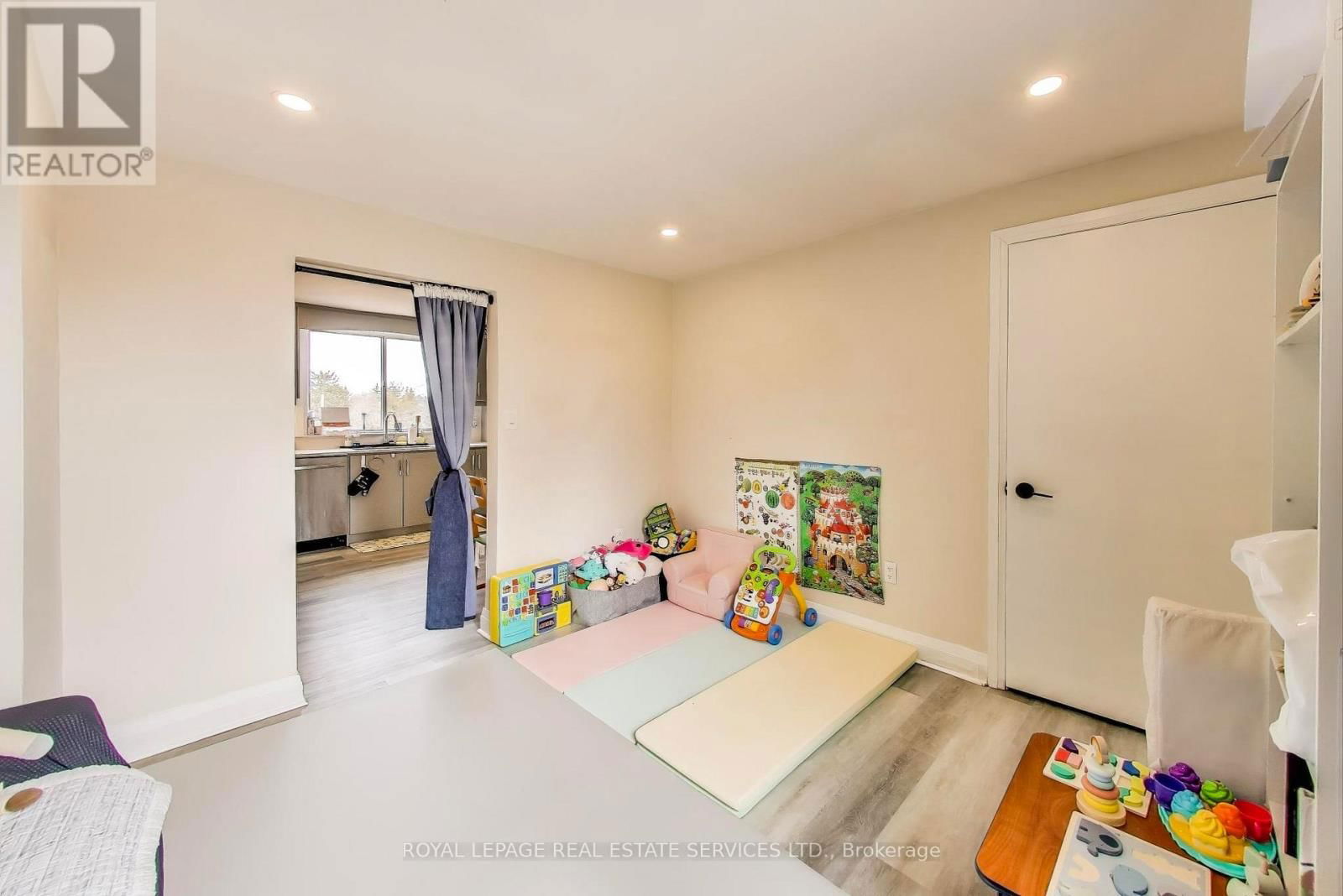 18 EWING STREET Image 15