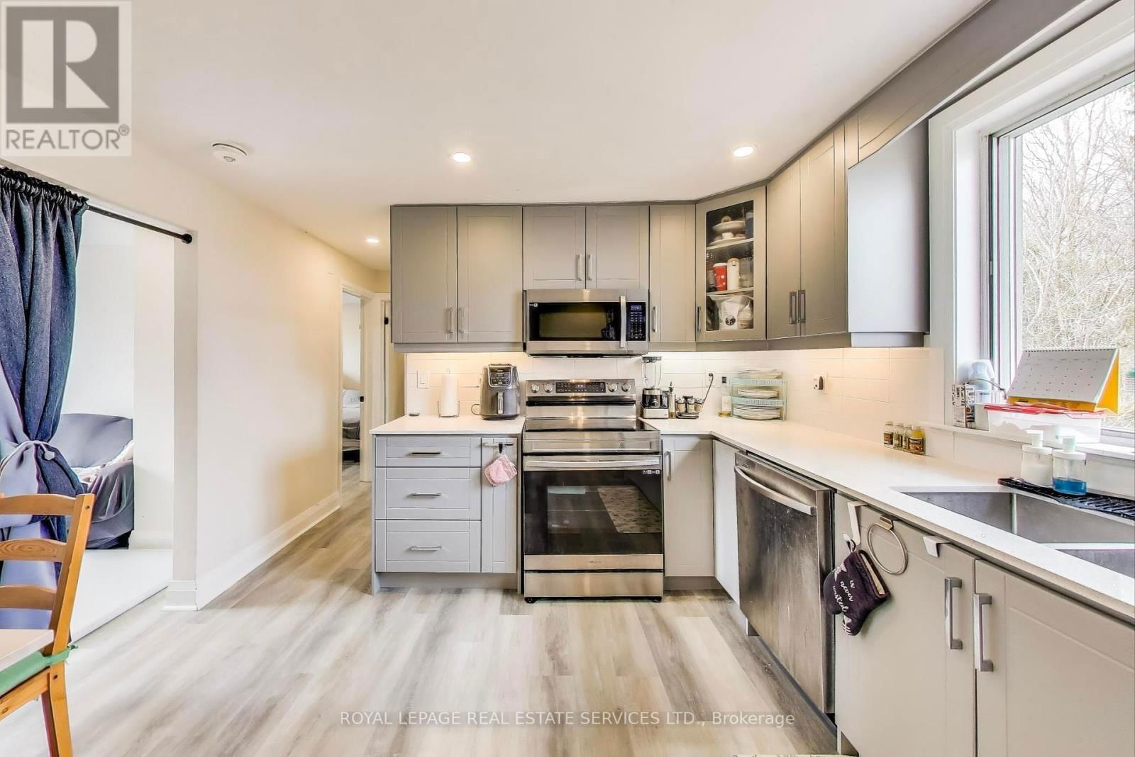 18 EWING STREET Image 32