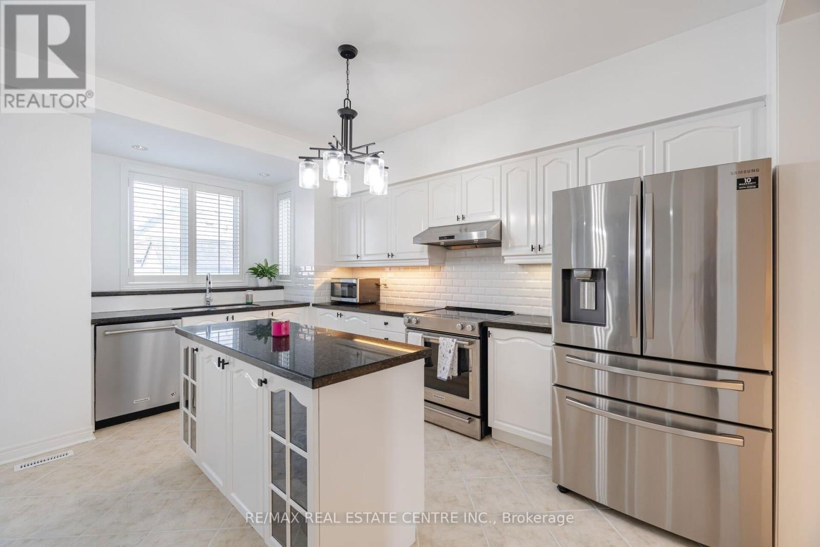 7 PRINCE EDWARD BOULEVARD Image 11