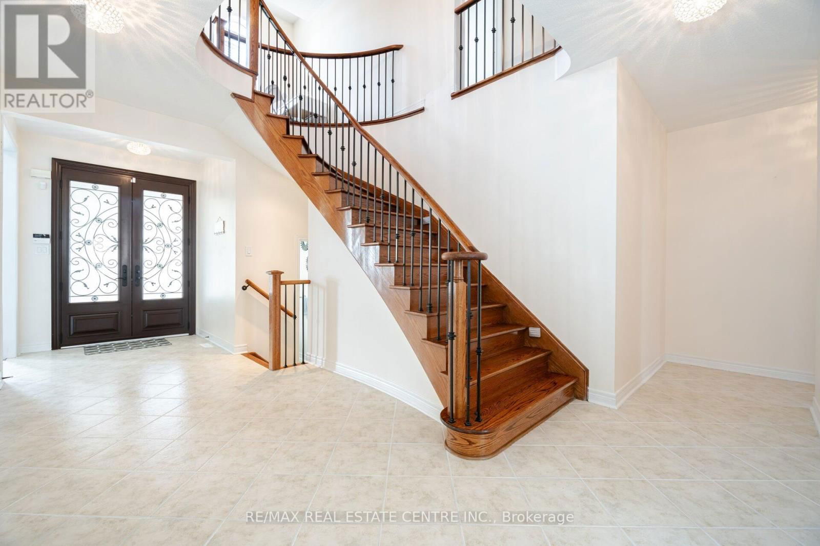 7 PRINCE EDWARD BOULEVARD Image 18